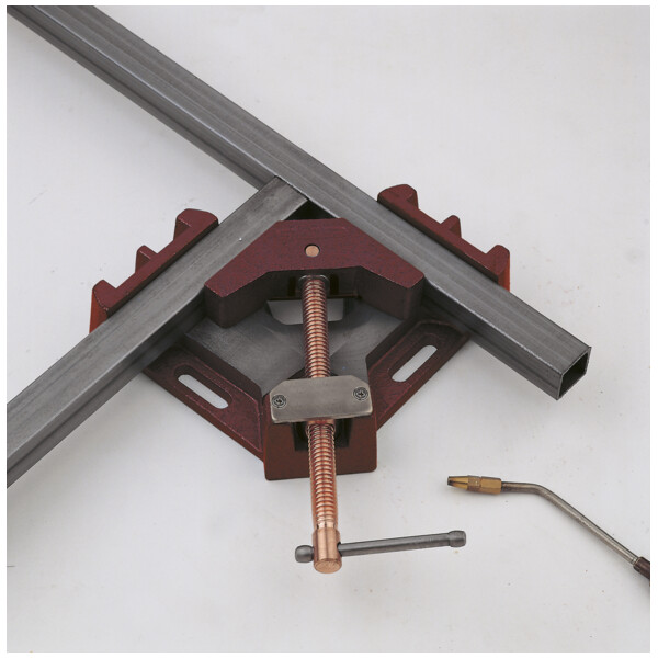 Presse d'angle pour metal